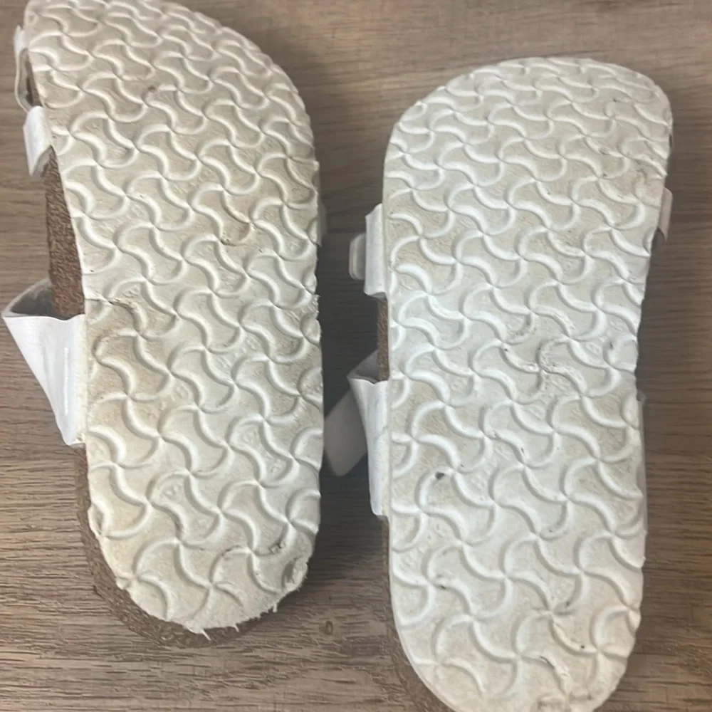 Birkenstock, white sandals, kids sz 2